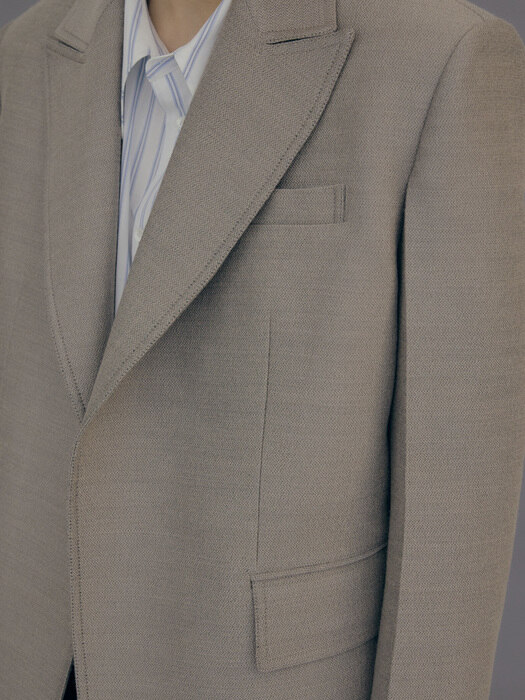 For men, Peaked Lapel Open Wool Jacket / Grayish Beige