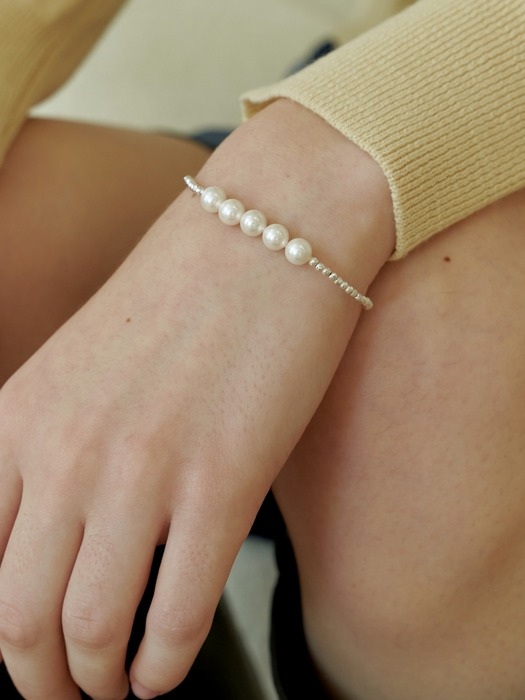 Hematite & 5 Pearl Bracelet