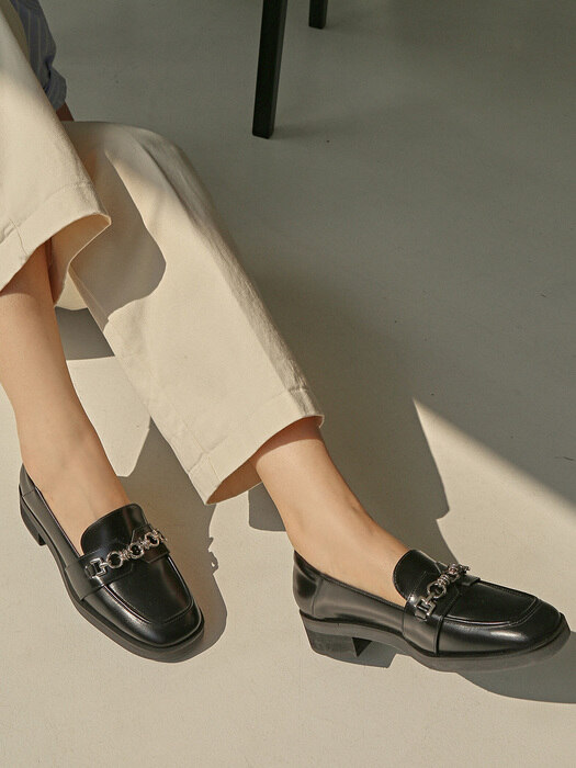 1718 Stable Chain Loafer