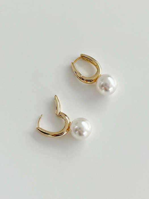 elliot pearl earrings