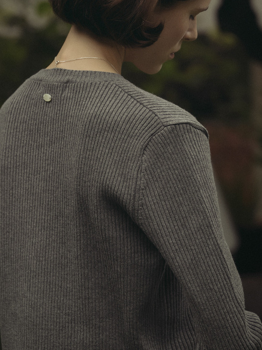 Button point ribbed round knit T-shirt_Gray