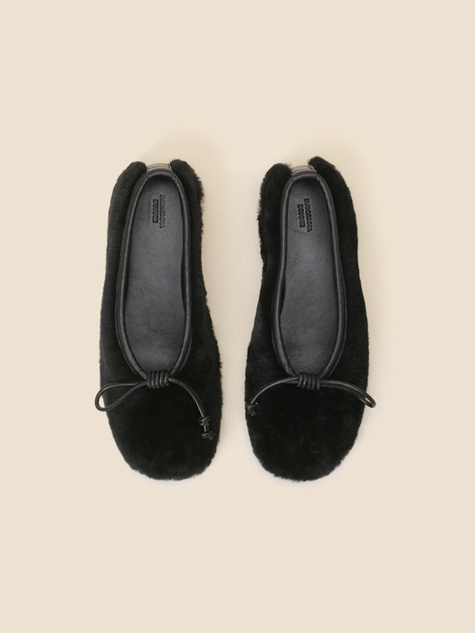 Ribbon fur flat shoes(black)_DG1DW24702BLK