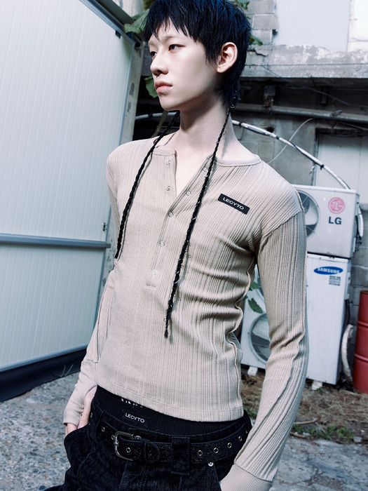 Henley Neck Ribbed Slim T-shirt_[Beige]