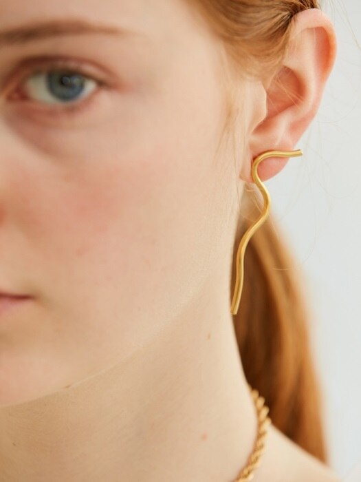 Wavy Simple Earrings
