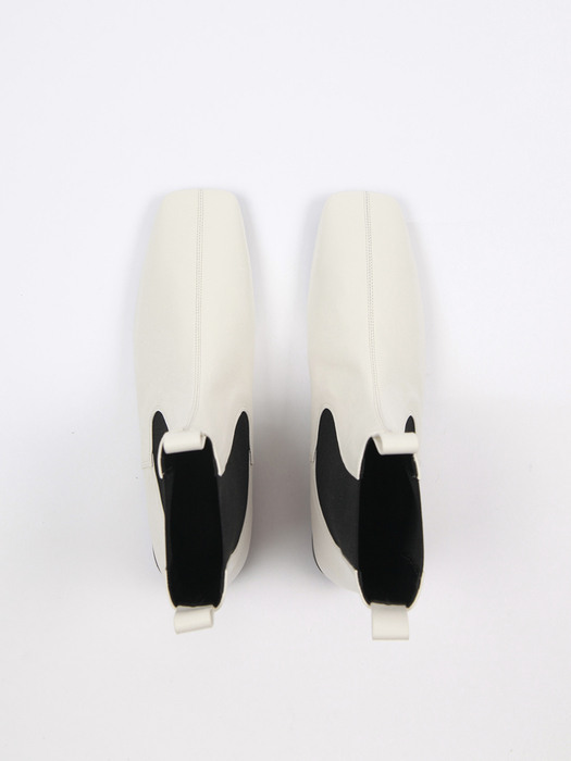 Giselle Chelsea Boots Ivory