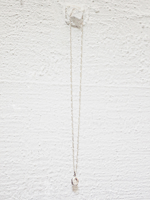Oval pendant necklace