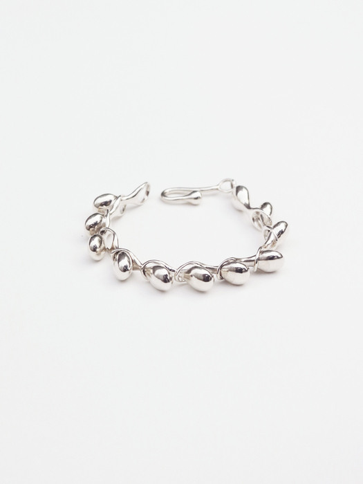 bold loop bracelet