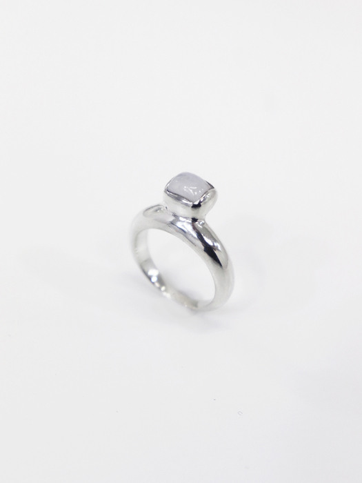 pebble ring(moonstone)