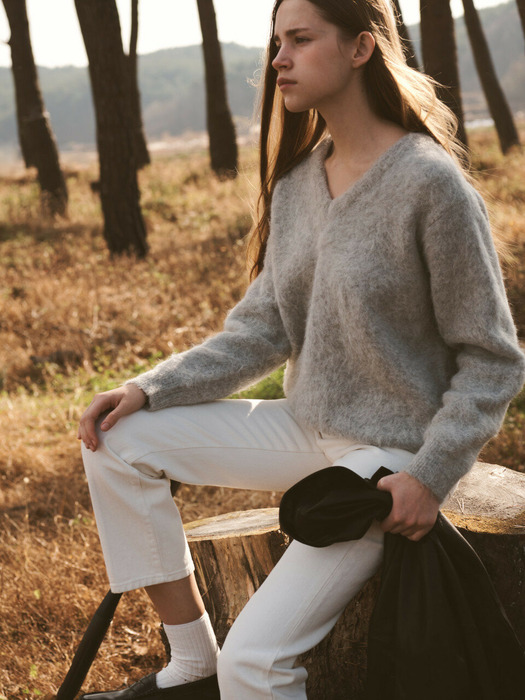 [EXCLUSIVE] V-neck Alpaca Sweater (Ash gray)