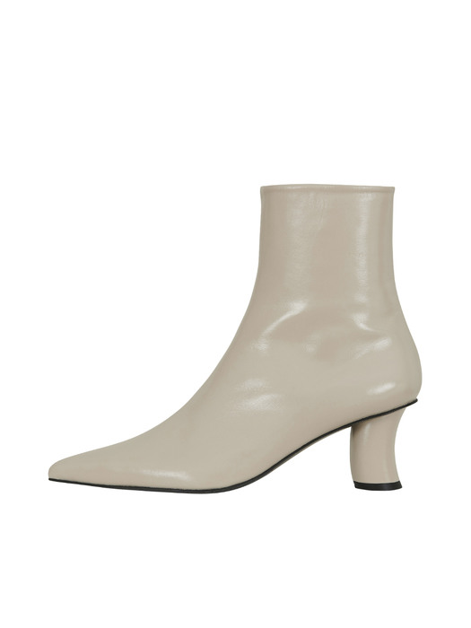 RO1-SH028 / Pointed Curvy Boots