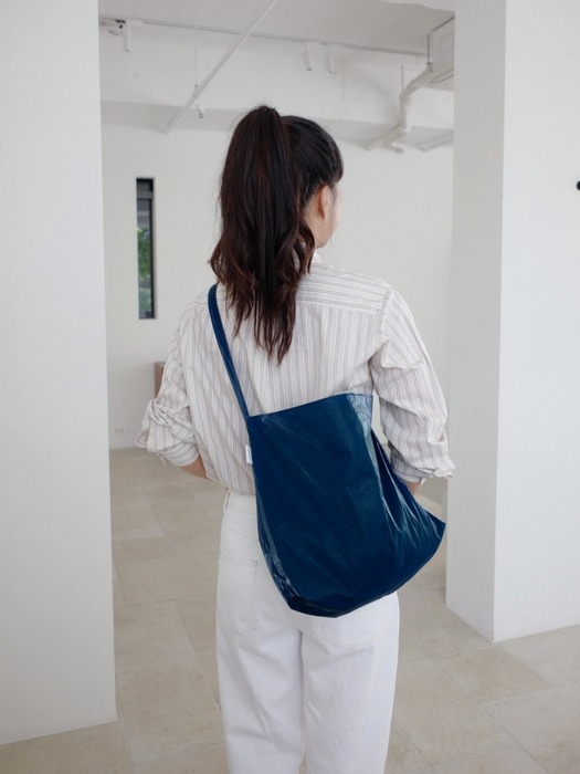 Glossy shoulder bag (turquoise)