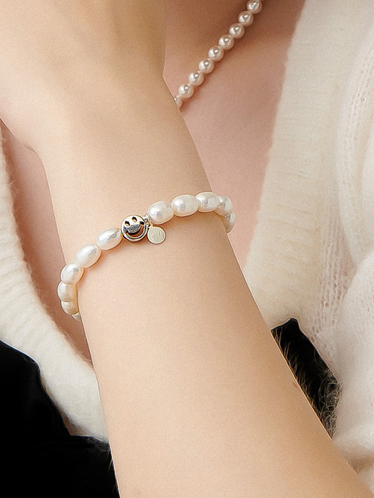 Fresh-water-pearl smiling Silver Bracelet Ib301 [Silver]