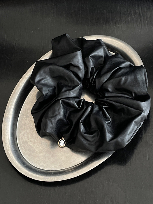 oar Vintage Leather drop Cameo Wide Scrunchie [Black]