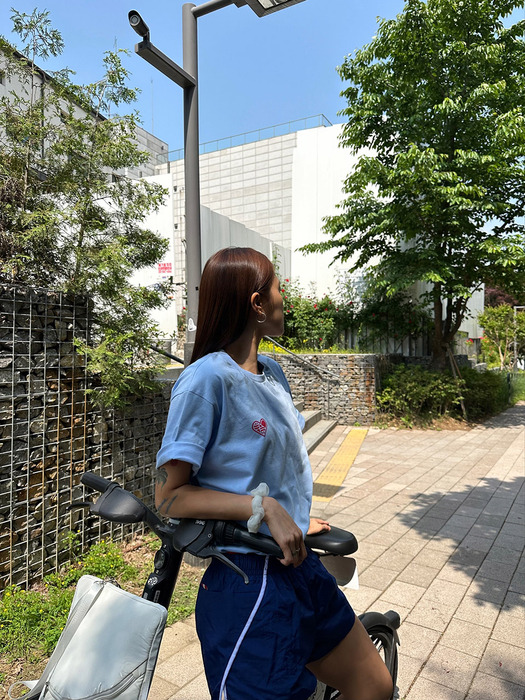 SMALL HEARTTRACK OVER FIT TEE_SKYBLUE