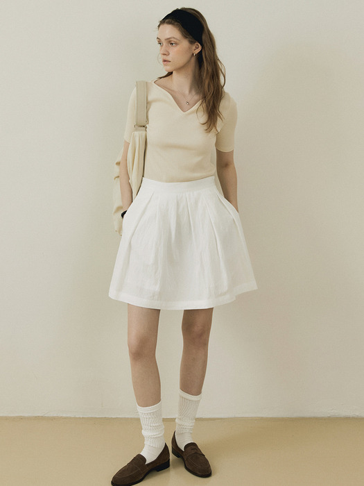 Heart-neck half T-shirt_Cream