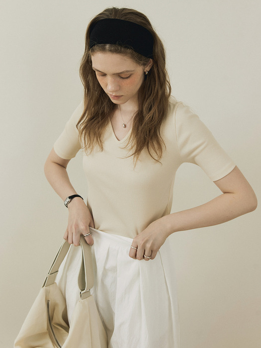 Heart-neck half T-shirt_Cream