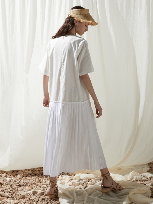 Short pleated one peice - White