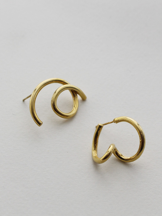 unbalnace curve silver earring (gold)