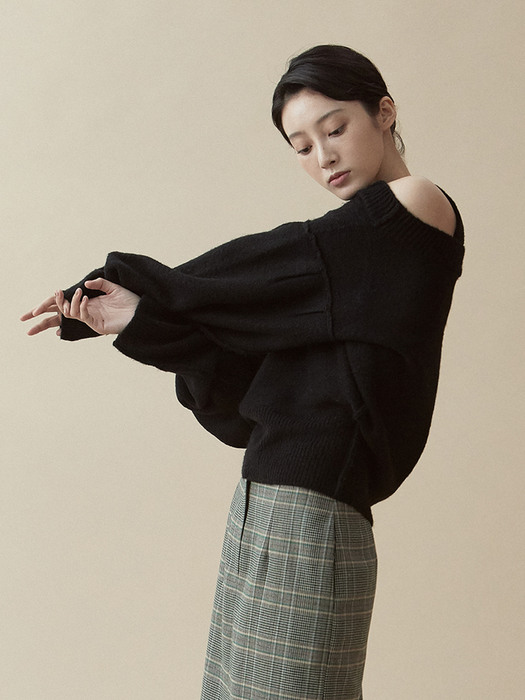 V.wool off-shoulder knit (black)