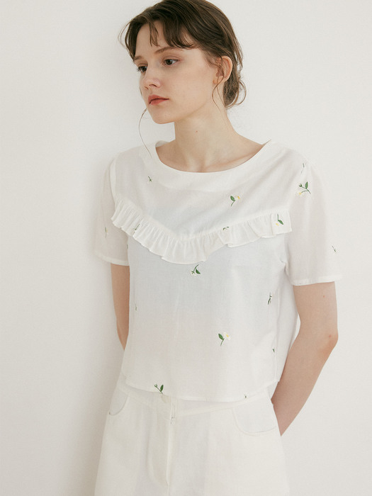 comos545 Back Open Embroidery Blouse (White)
