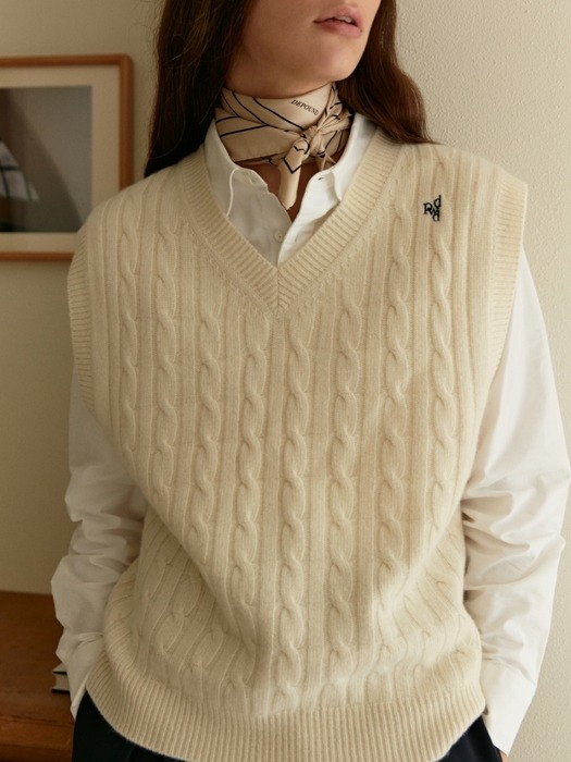 V neck cable vest - ivory