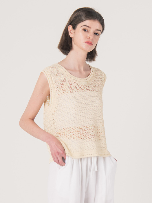 WED_Cable round neck knit vest_WHITE