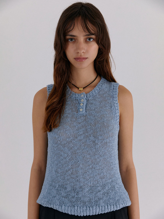 Button sleeveless knit (Sora)