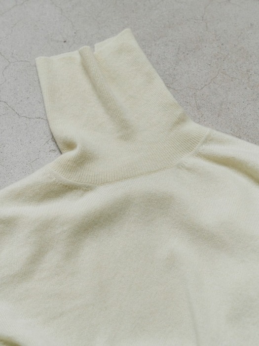 italy cashmere 100% -turtle plain knit  (lemon)
