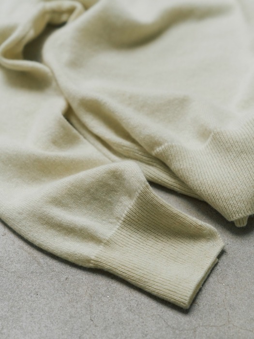 italy cashmere 100% -turtle plain knit  (lemon)
