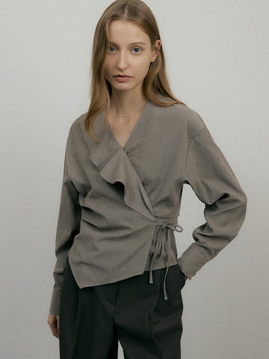 comos 992 unbalanced ruffle blouse (khaki gray)