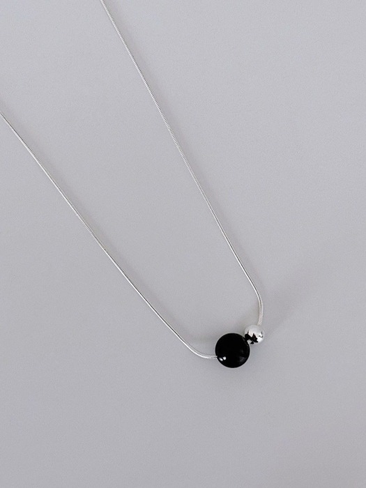 ONYX BALL NECKLACE-003