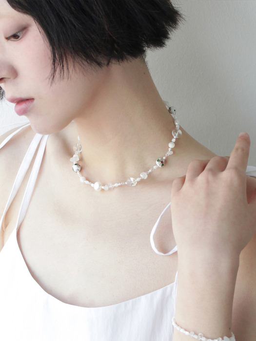 Necklace_WHITE CALLISTO CLOVER