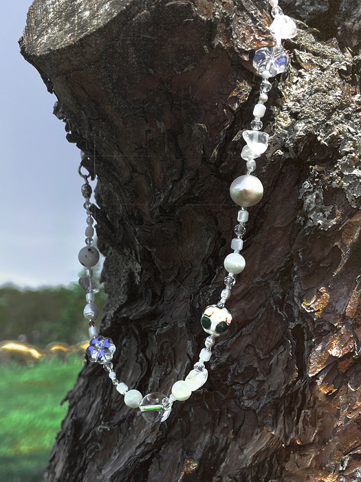 Necklace_WHITE CALLISTO CLOVER