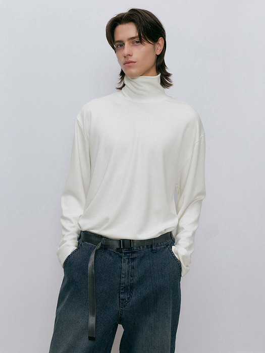 Turtleneck long sleeve t-shirt (ivory)