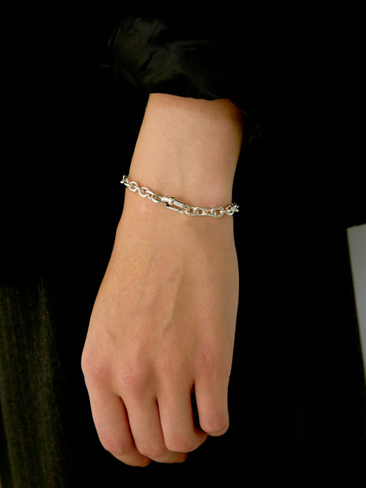 fINE Link Chain Bracelet