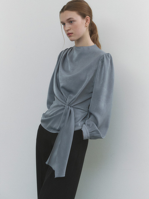 comos 1321 draped mock neck blouse (blue gray)