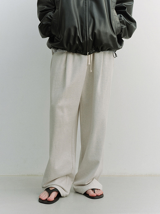 UNISEX LEATHER LOGO WIDE SWEAT PANTS OATMEAL MELANGE_M_UDPA6A102I1