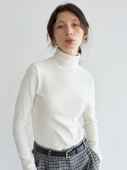 17W SO TURTLENECK(IVORY)