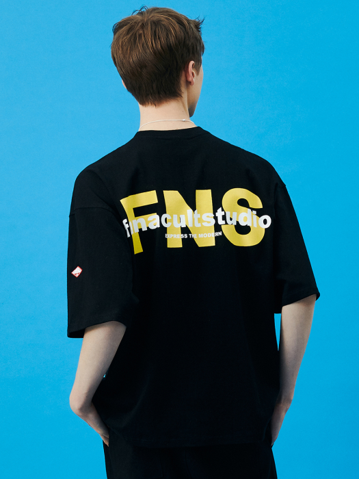 M-FNS 로고 티셔츠-BLACK