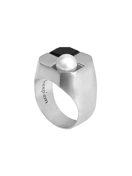 DELUSION pearl signet ring (WHITE)