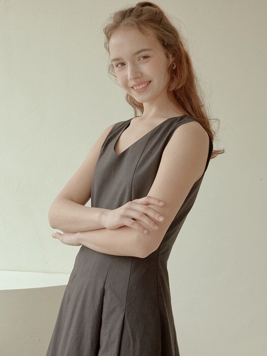 Latte Sleeveless Dress[Black]