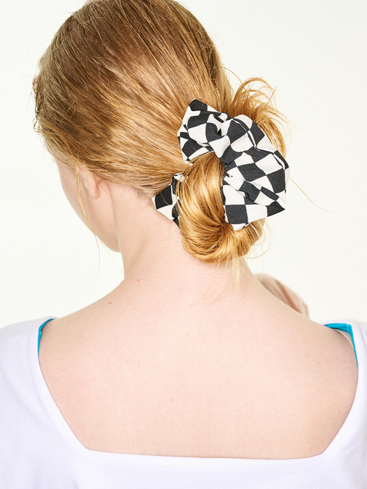 Checkerboard scrunchie (Black)