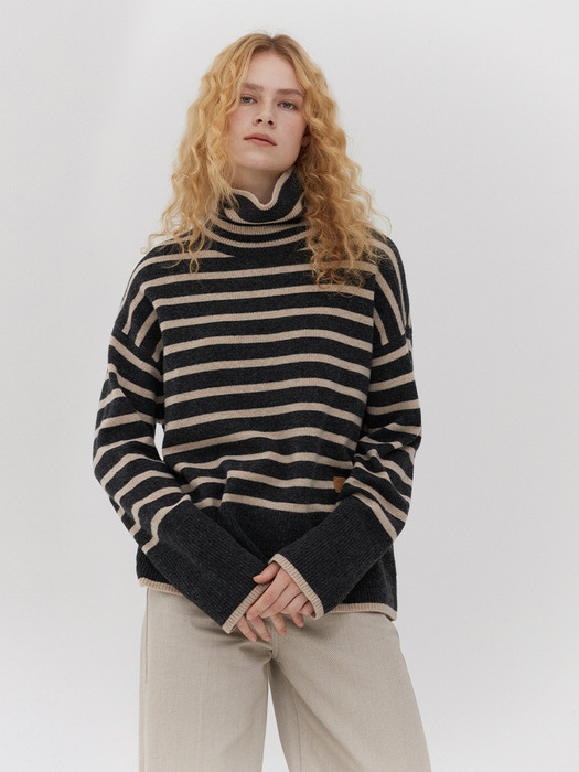 ECO WOOL LOOSE-FIT STRIPE TURTLE PULLOVER CHARCOAL GRAY (AESW1F003CG)