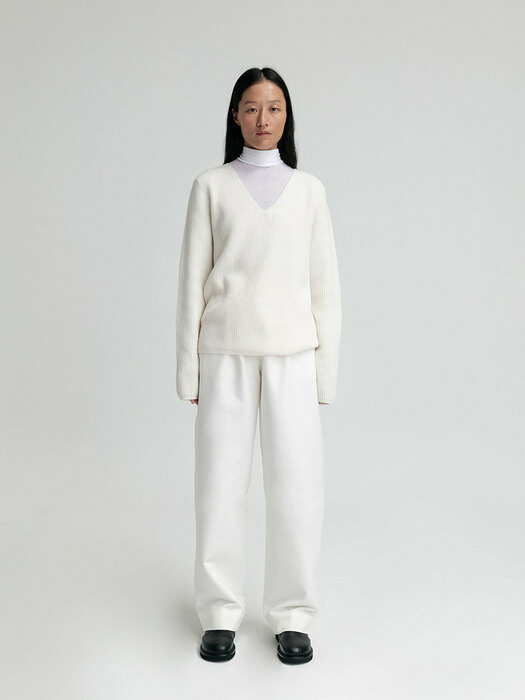 Cashmere V-Neck Sweater / White