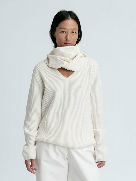 Cashmere V-Neck Sweater / White