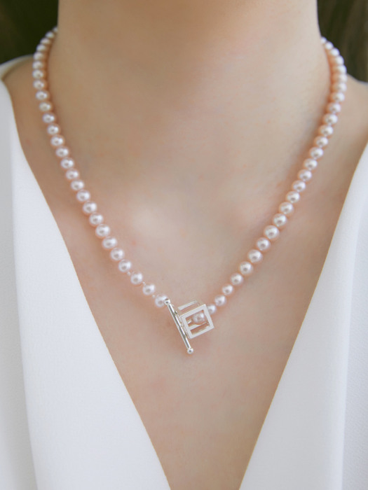 Large Frame Cube Toggle Pearl Necklace