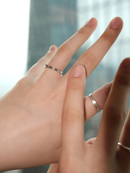 Concave thin ring