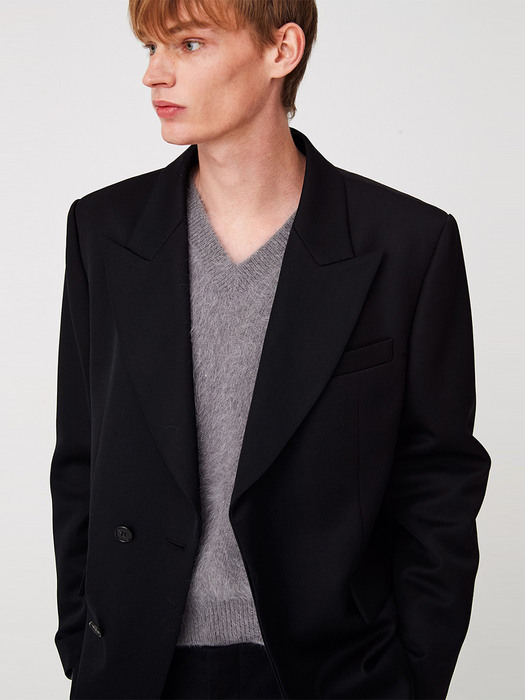 For men, Minimal Peaked Lapel Blazer / Black