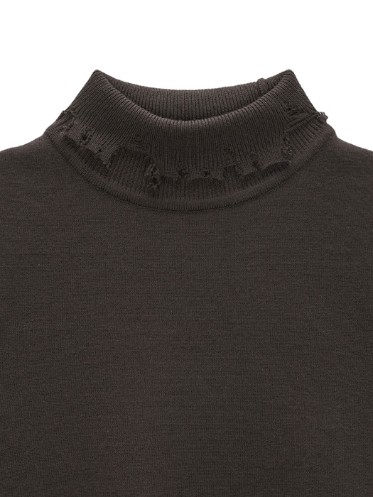 DAMAGE SLEEVELESS TURTLE NECK KNIT TOP IN BROWN