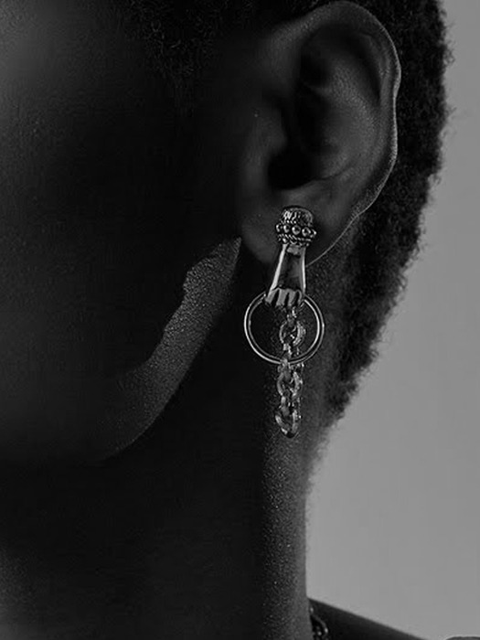Grab Your Eye Chain Loop Drop Earring (Silver)
